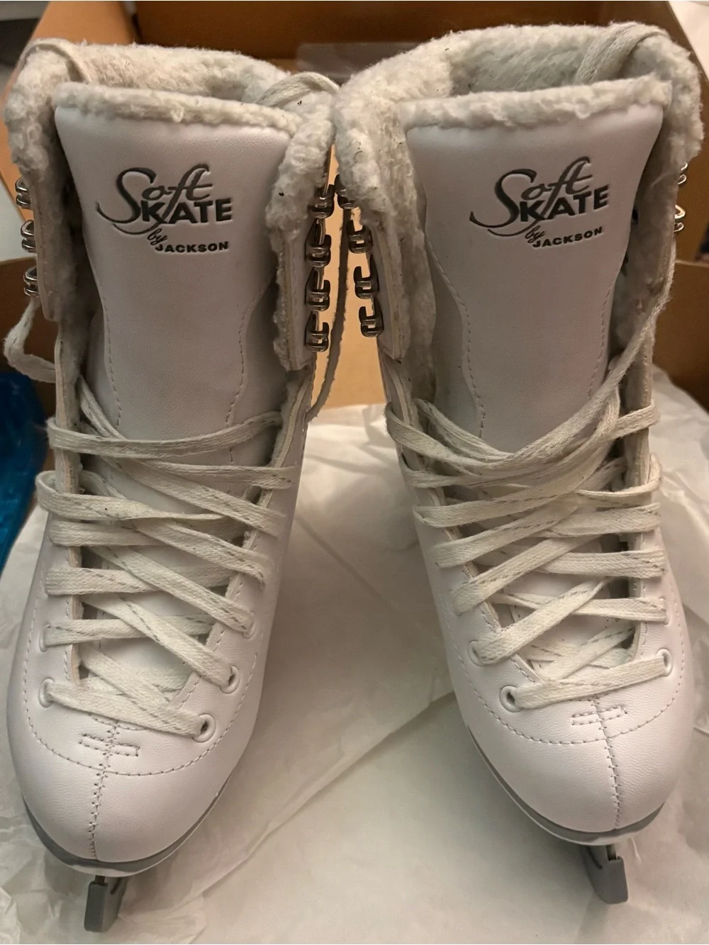 Size 5 Gently Used Jackson Soft Skate Figure Skates and Blade Guards